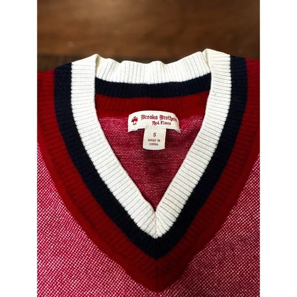 Brooks Brothers Preppy Red Fleece V Neck Sweater Red White Blue Stripe Trim - Picture 3 of 4